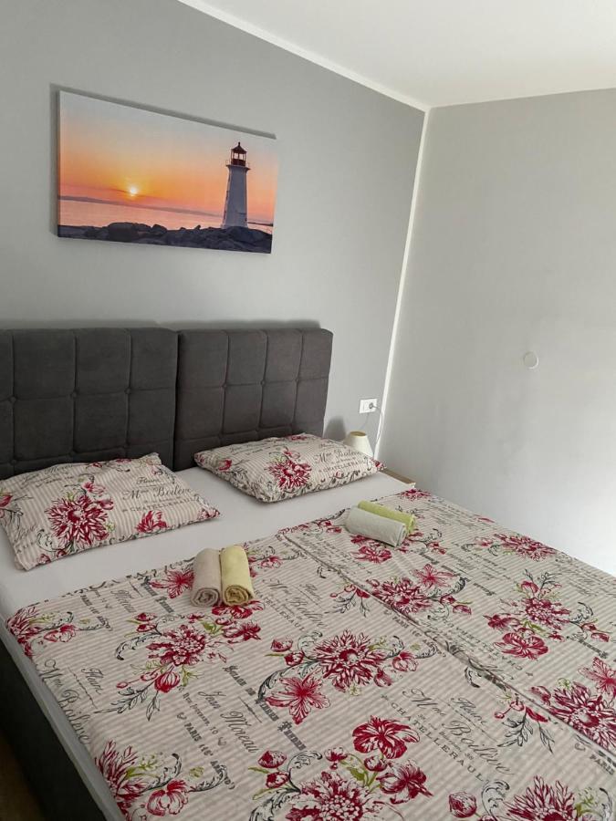 Apartmani Bella Vista Njivice Exterior foto